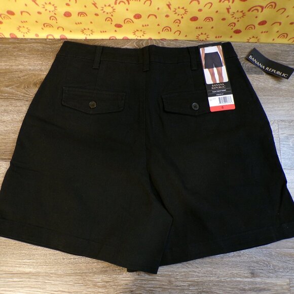 BANANA REPUBLIC Women's NWT Pleat Front Shorts Black Size 8 - Picture 2 of 5
